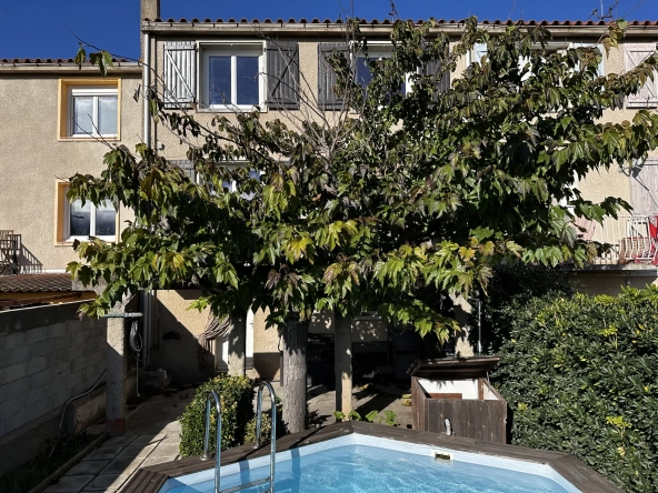 Belle maison avec piscine, garage et 3 chambres à Trèbes