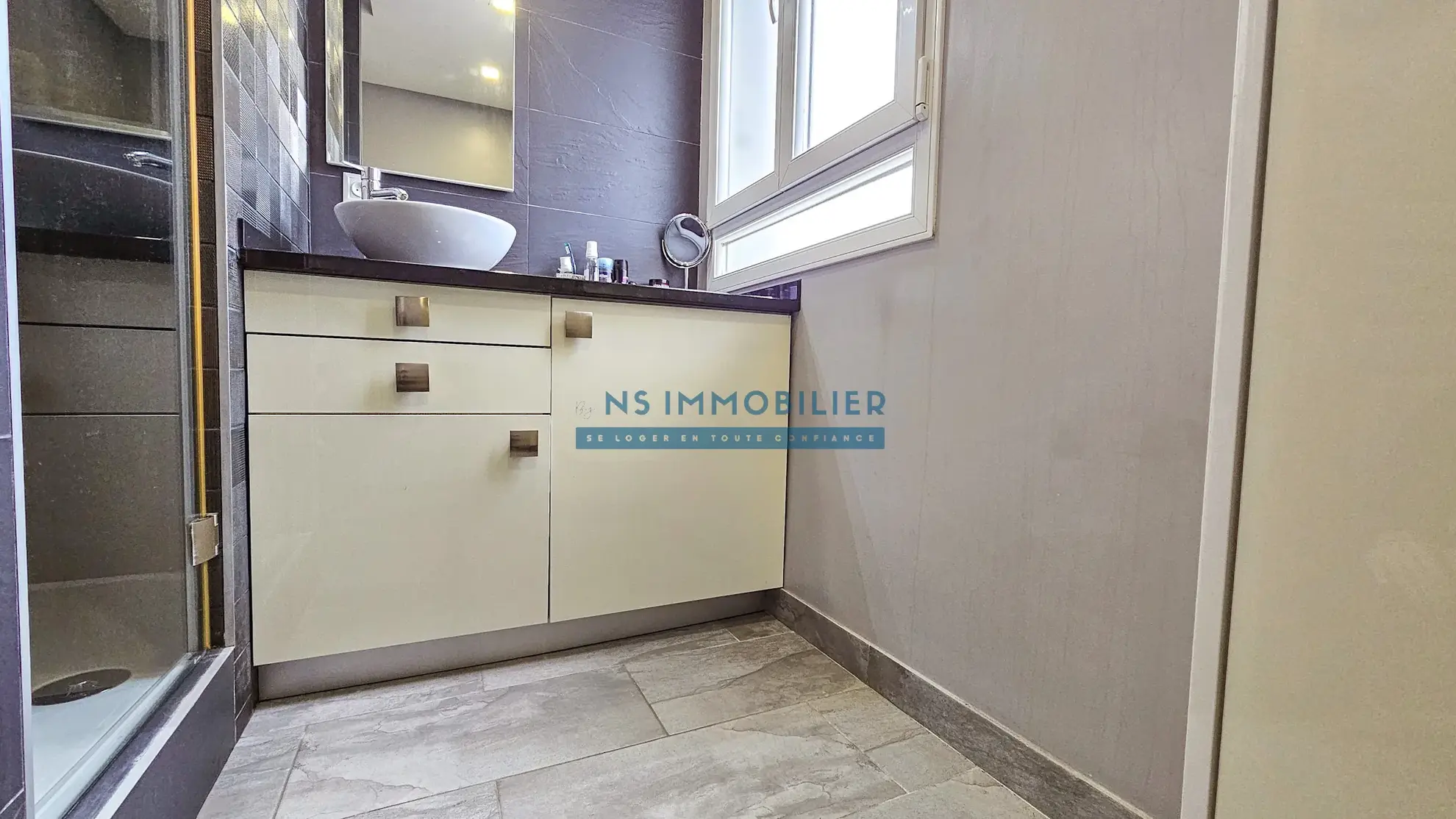 Bel appartement F2 rénové avec balcon et cave à Sartrouville 