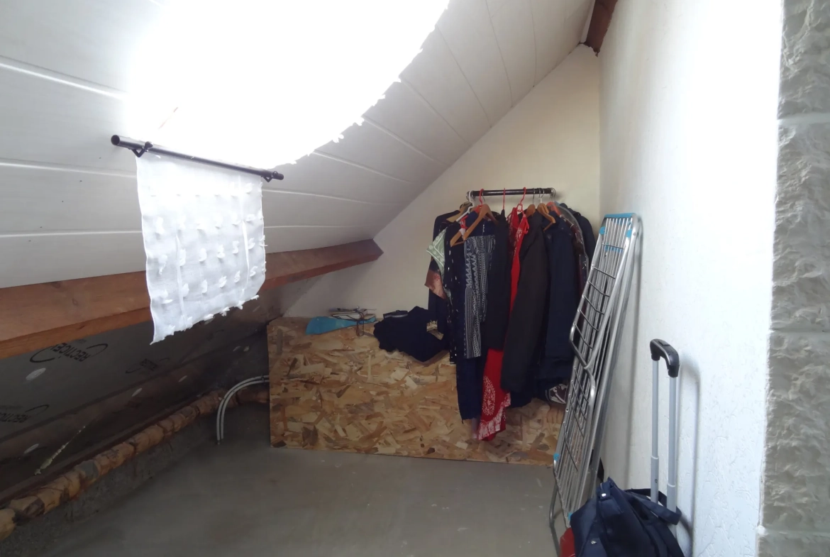 Maison de plain-pied avec jardin, garage à Saint Nicolas du Pelem 
