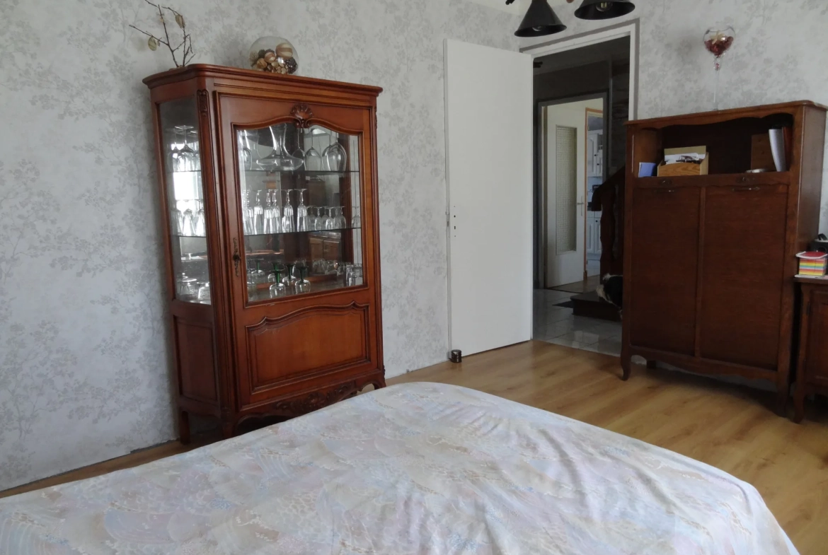 Maison de plain-pied avec jardin, garage à Saint Nicolas du Pelem 
