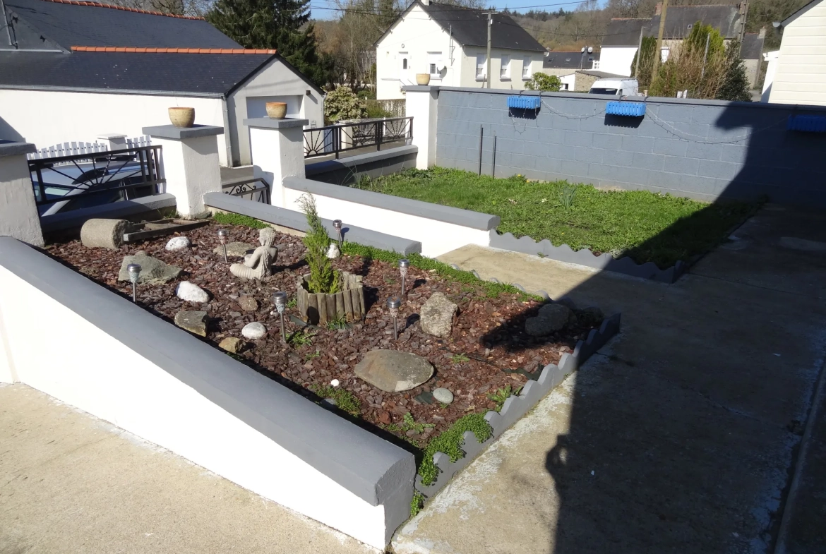 Maison de plain-pied avec jardin, garage à Saint Nicolas du Pelem 