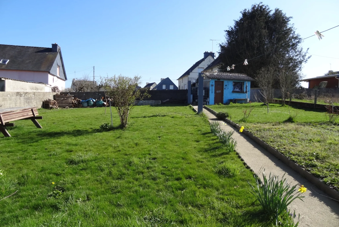 Maison de plain-pied avec jardin, garage à Saint Nicolas du Pelem 