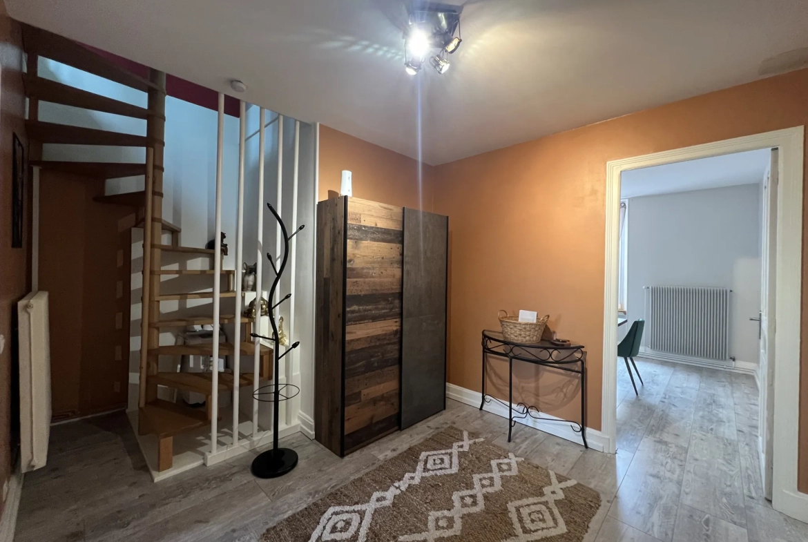 Appartement duplex avec terrasse, jardin et parking à Essey-les-Nancy 