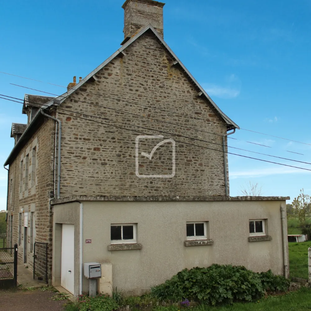 Maison 6 pièces de 123m² avec terrain de 1188m² à Le Menil Ciboult 