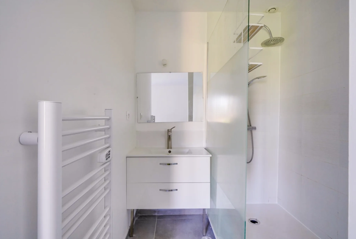 Belle maison en pierre de 133 m² avec jardin à Cubnezais, rénovation récente 