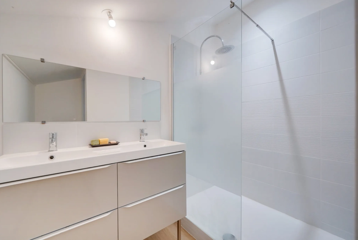 Belle maison en pierre de 133 m² avec jardin à Cubnezais, rénovation récente 