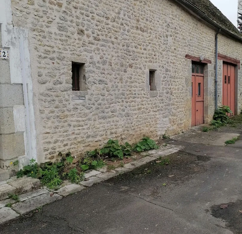 Maison à Louville La Chenard de 110 m² avec grand potentiel et dépendance attenante 