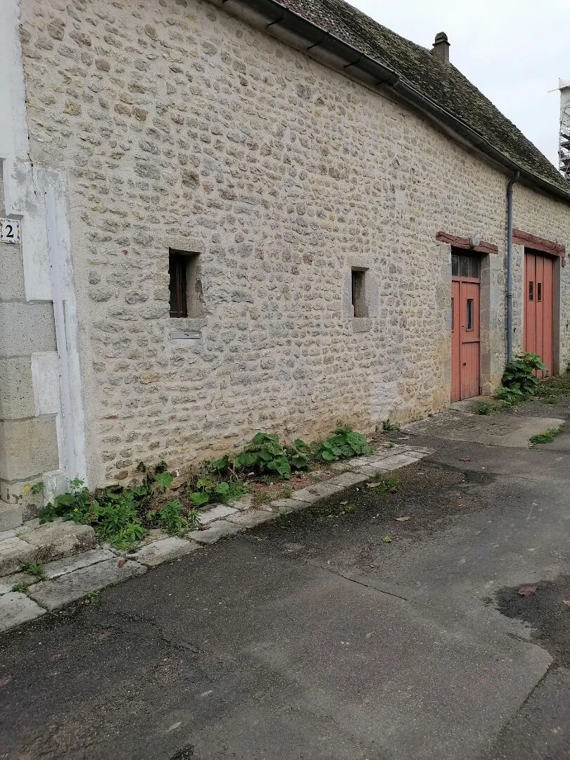 Maison à Louville La Chenard de 110 m² avec grand potentiel et dépendance attenante 