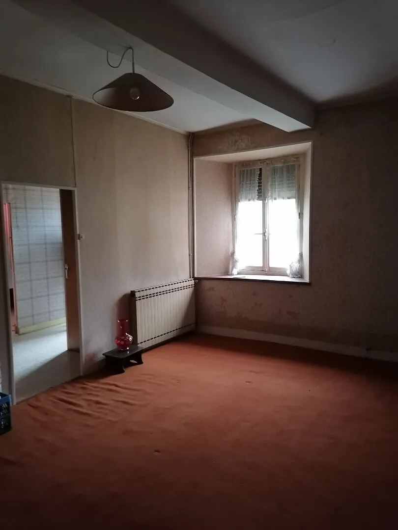 Maison à Louville La Chenard de 110 m² avec grand potentiel et dépendance attenante 
