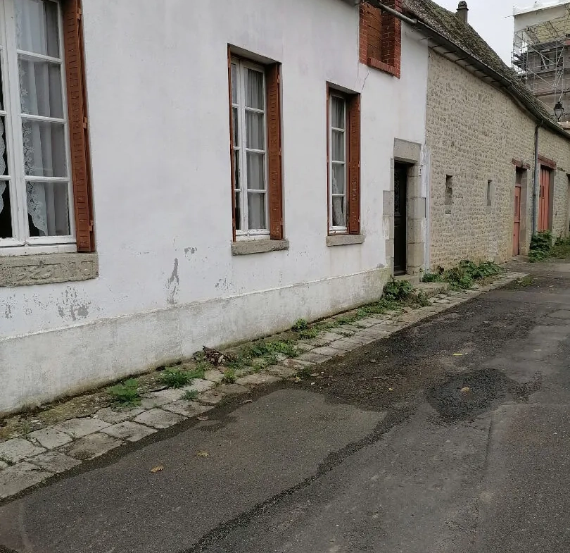 Maison à Louville La Chenard de 110 m² avec grand potentiel et dépendance attenante 