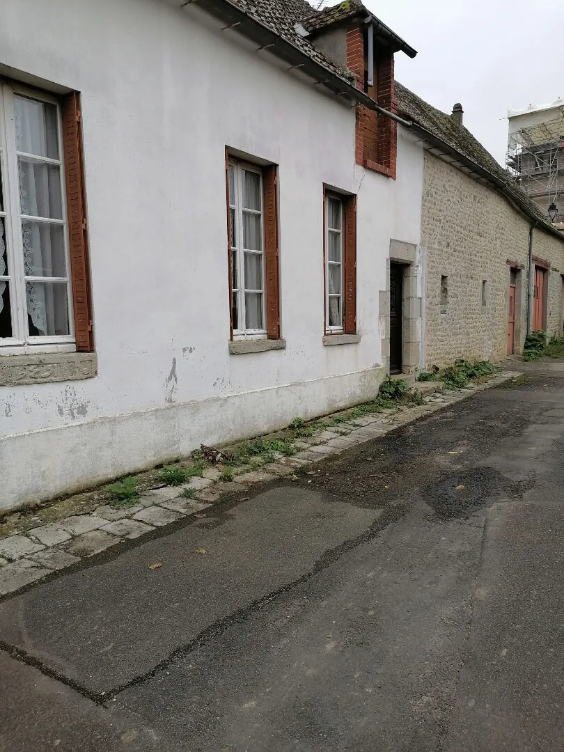Maison à Louville La Chenard de 110 m² avec grand potentiel et dépendance attenante 
