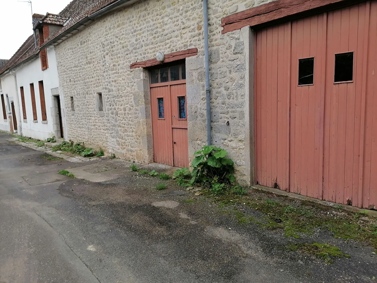 Maison à Louville La Chenard de 110 m² avec grand potentiel et dépendance attenante 
