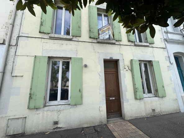 Maison en pierre avec grand garage à Sainte-Bazeille 47180 - Opportunité rare