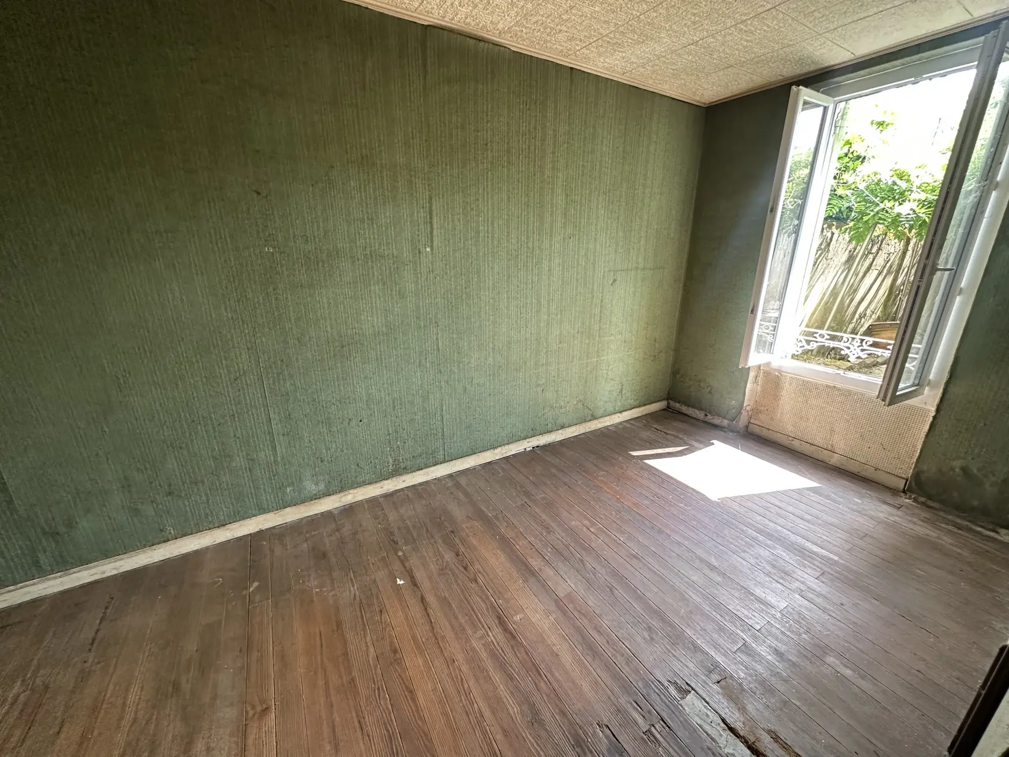 Maison en pierre avec grand garage à Sainte-Bazeille 47180 - Opportunité rare 