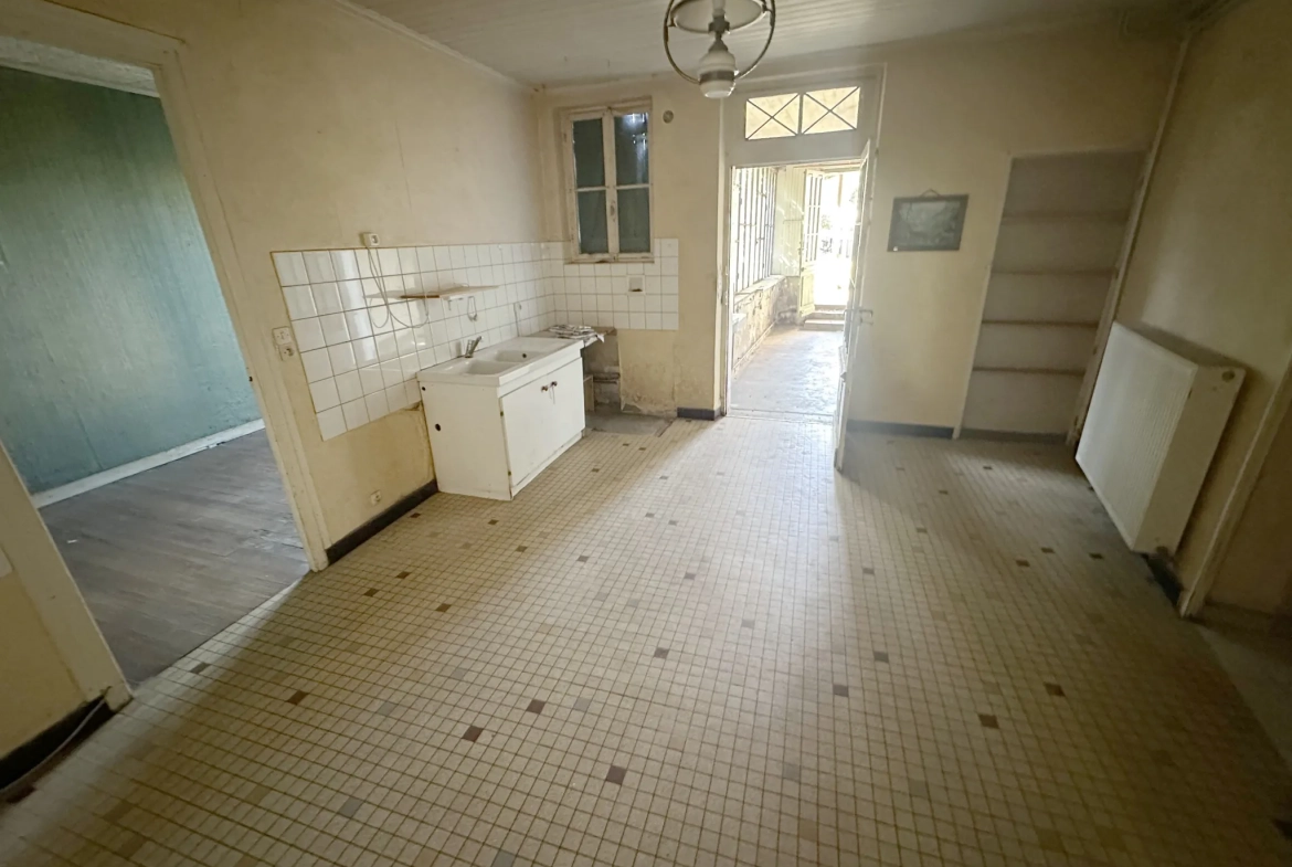 Maison en pierre avec grand garage à Sainte-Bazeille 47180 - Opportunité rare 