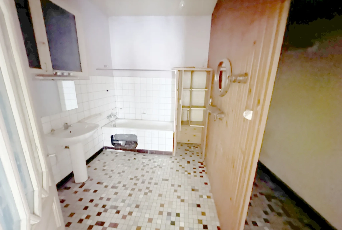 Maison en pierre avec grand garage à Sainte-Bazeille 47180 - Opportunité rare 