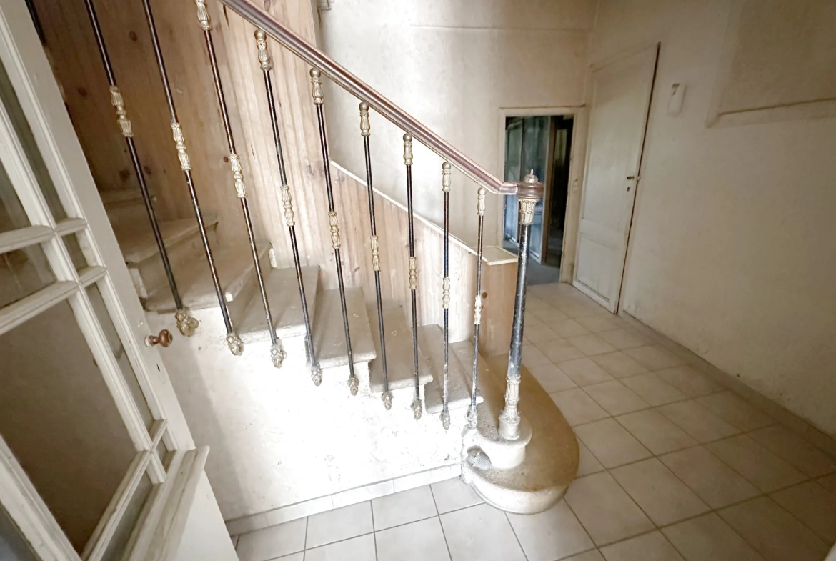 Maison en pierre avec grand garage à Sainte-Bazeille 47180 - Opportunité rare 