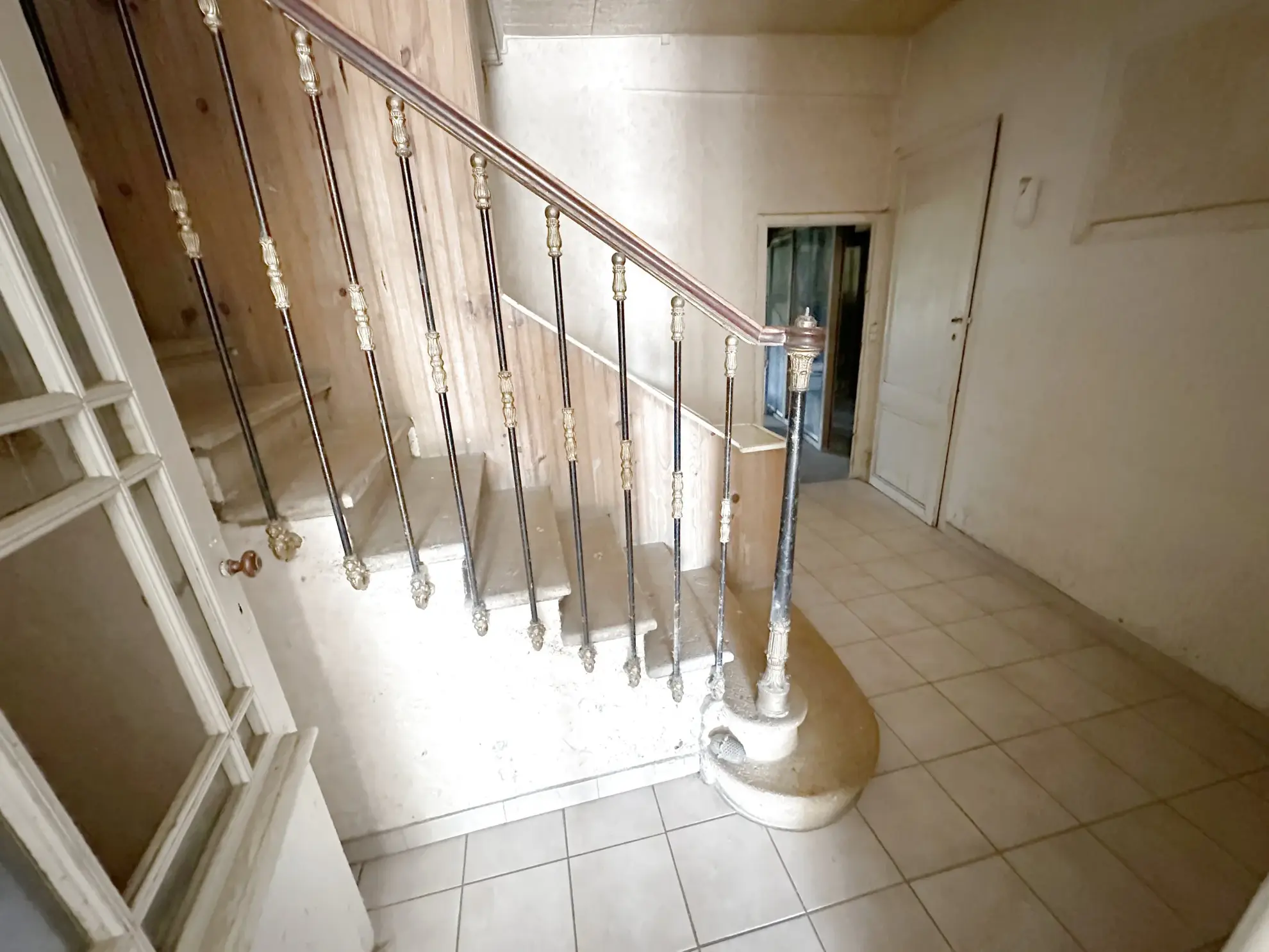 Maison en pierre avec grand garage à Sainte-Bazeille 47180 - Opportunité rare 