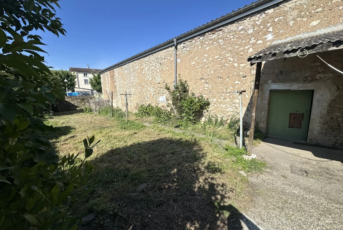 Maison en pierre avec grand garage à Sainte-Bazeille 47180 - Opportunité rare 