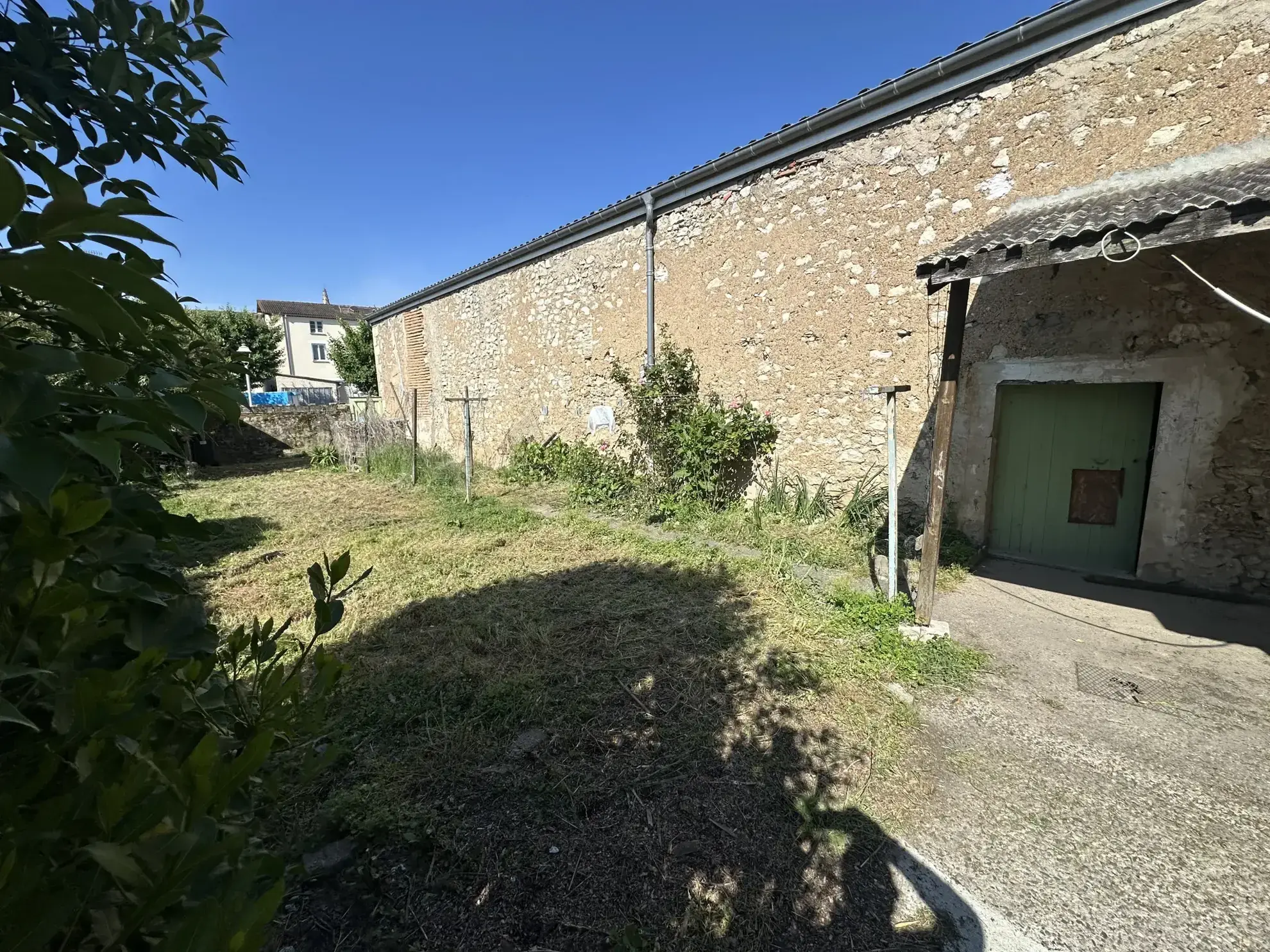 Maison en pierre avec grand garage à Sainte-Bazeille 47180 - Opportunité rare 