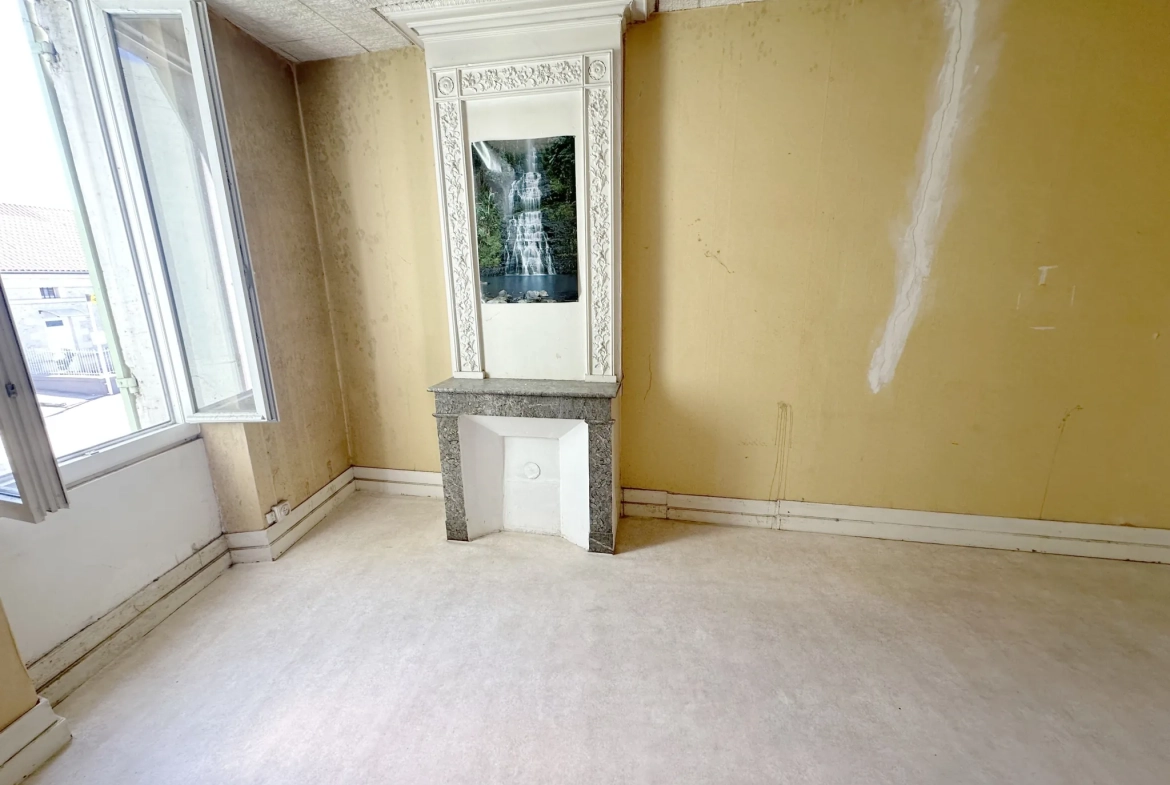 Maison en pierre avec grand garage à Sainte-Bazeille 47180 - Opportunité rare 