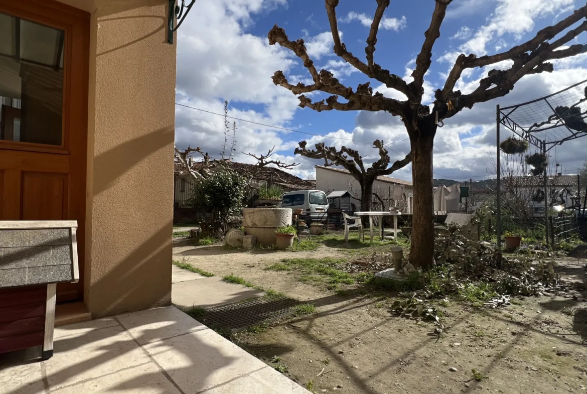Maison en pierre avec jardin, dépendances et garage à Vaison-la-Romaine 