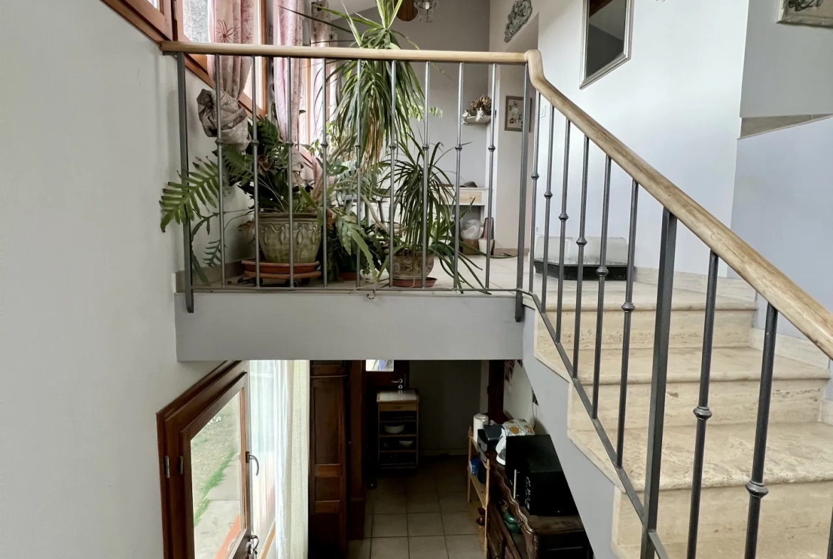 Maison en pierre avec jardin, dépendances et garage à Vaison-la-Romaine 