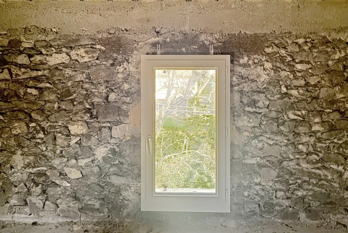 Maison en pierre avec jardin, dépendances et garage à Vaison-la-Romaine 