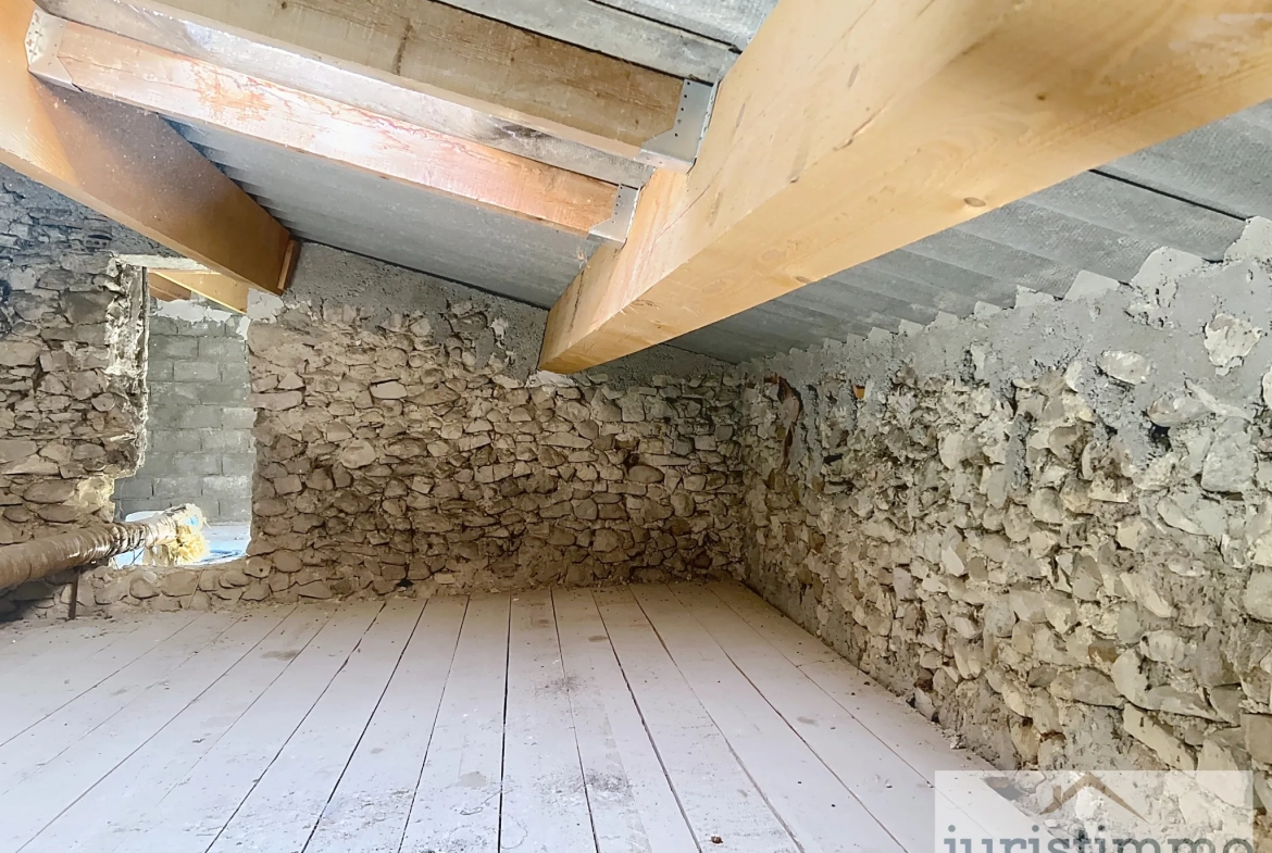 Maison en pierre avec jardin, dépendances et garage à Vaison-la-Romaine 