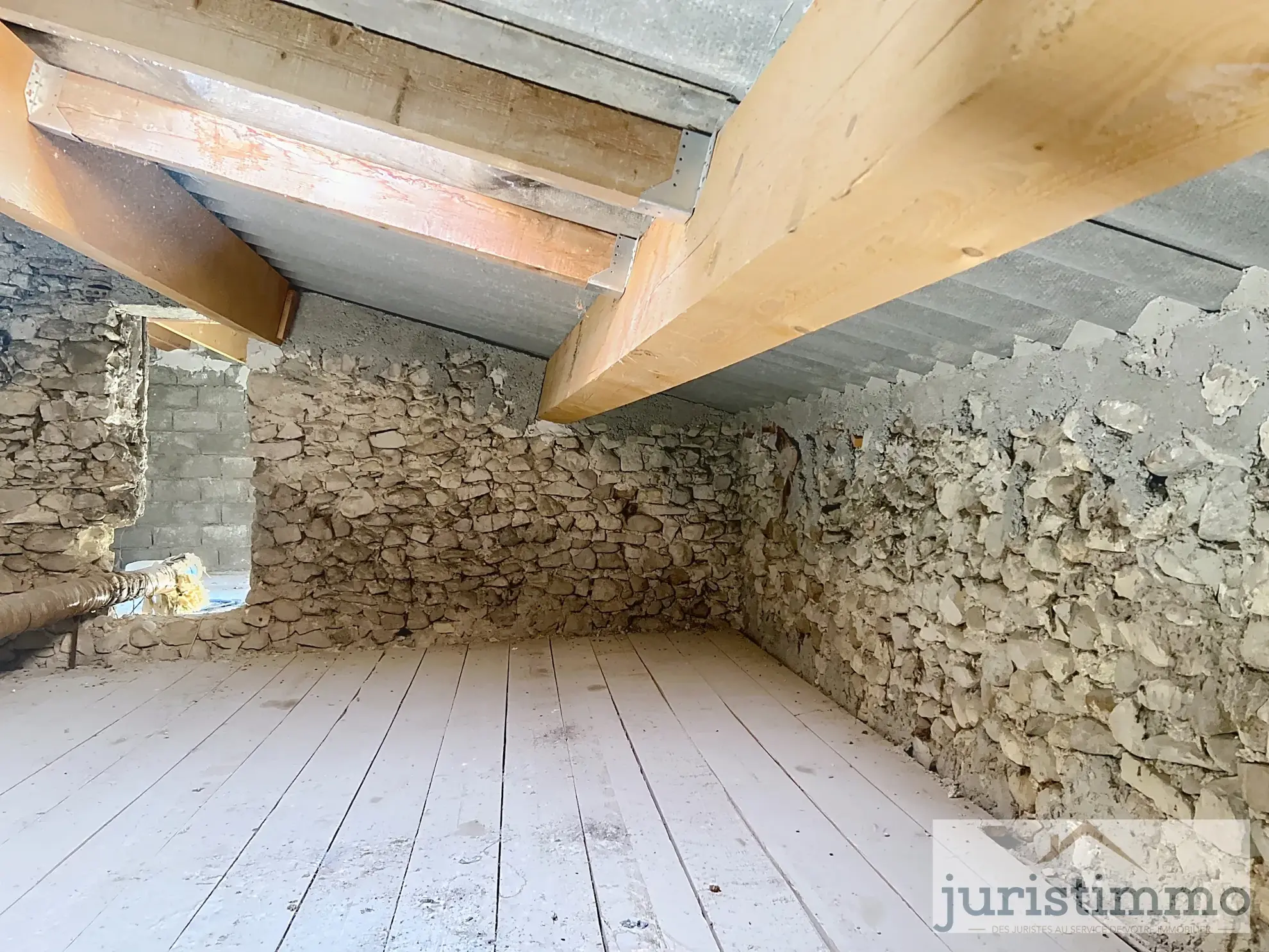 Maison en pierre avec jardin, dépendances et garage à Vaison-la-Romaine 