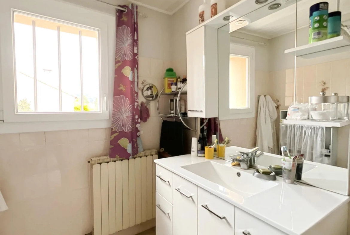 Maison en pierre avec jardin, dépendances et garage à Vaison-la-Romaine 