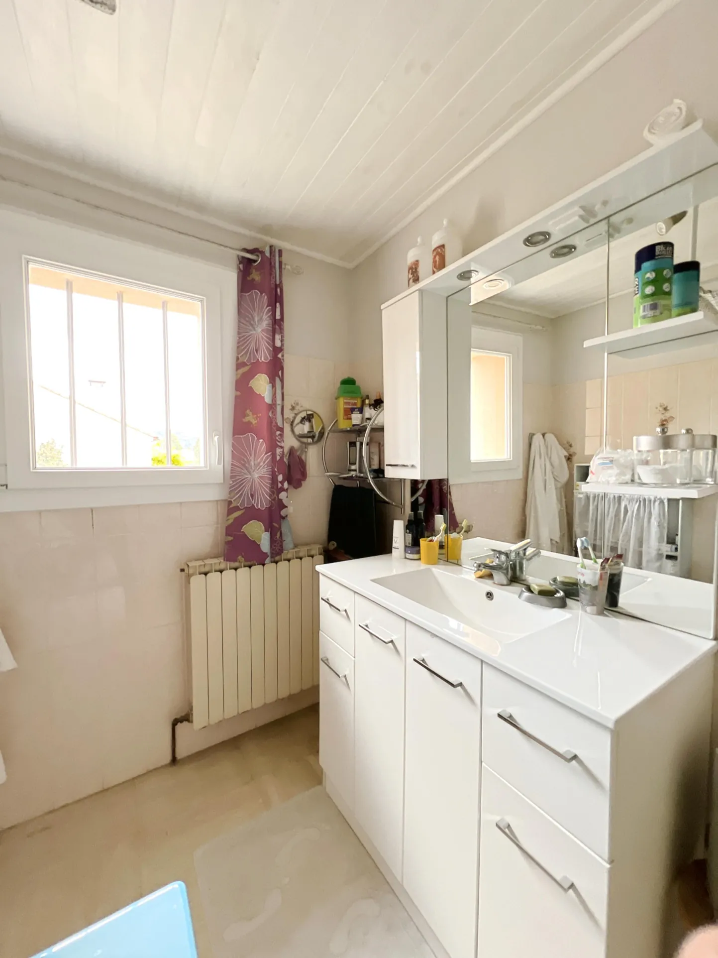 Maison en pierre avec jardin, dépendances et garage à Vaison-la-Romaine 