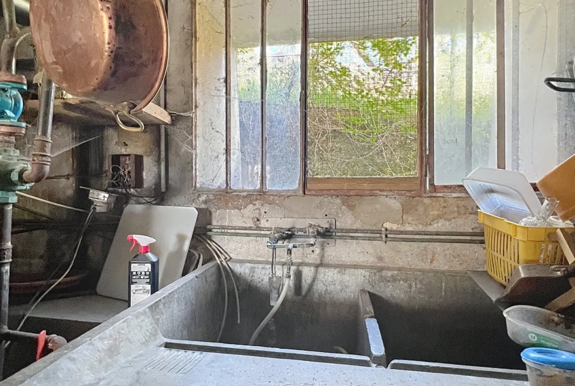 Maison en pierre avec jardin, dépendances et garage à Vaison-la-Romaine 