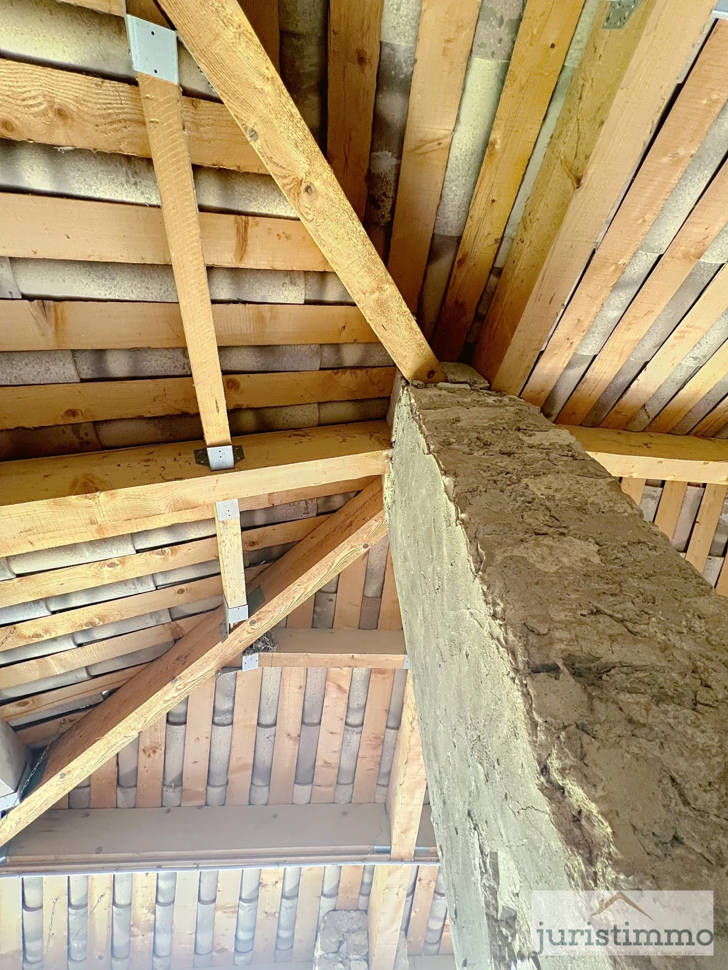 Maison en pierre avec jardin, dépendances et garage à Vaison-la-Romaine 