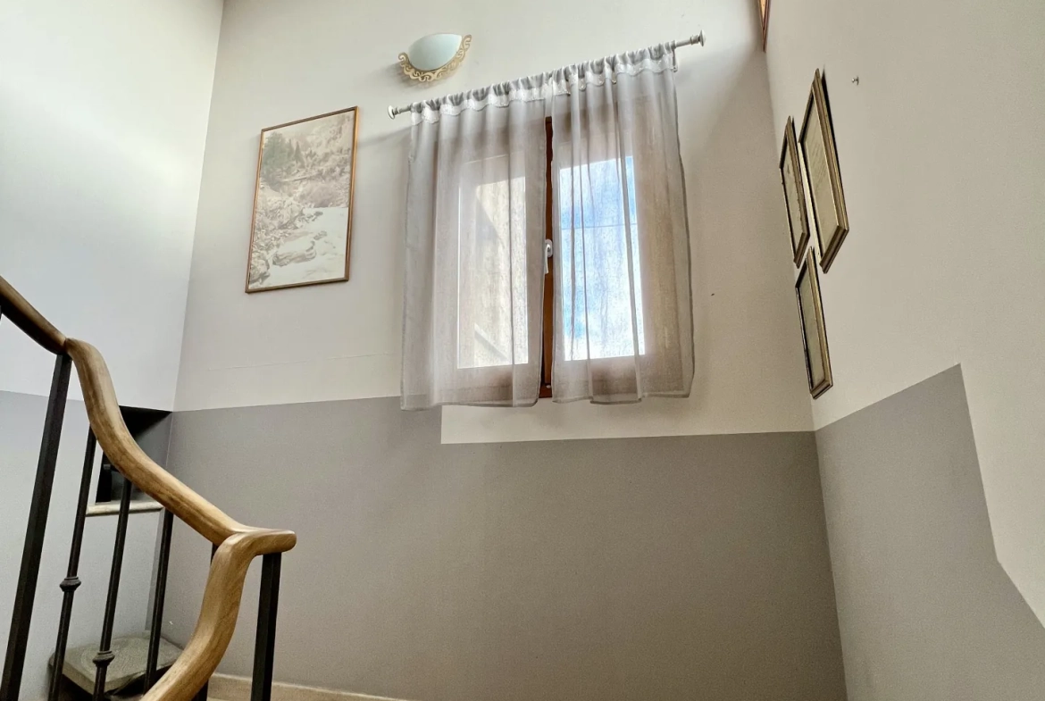 Maison en pierre avec jardin, dépendances et garage à Vaison-la-Romaine 
