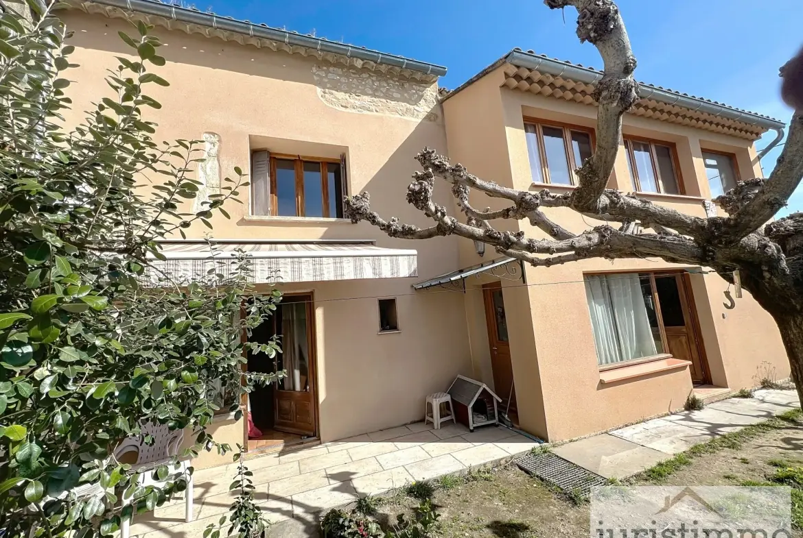Maison en pierre avec jardin, dépendances et garage à Vaison-la-Romaine 