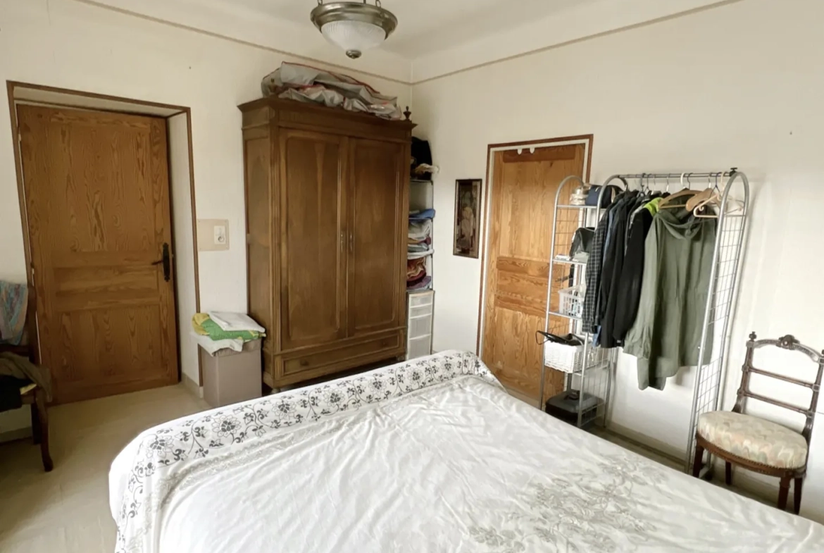 Maison en pierre avec jardin, dépendances et garage à Vaison-la-Romaine 
