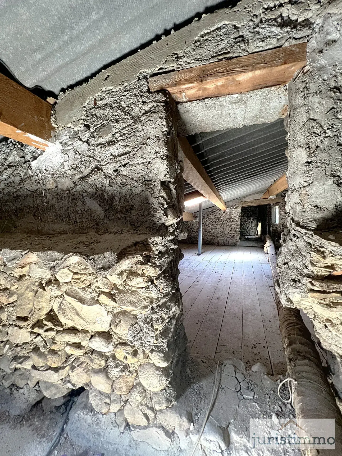 Maison en pierre avec jardin, dépendances et garage à Vaison-la-Romaine 