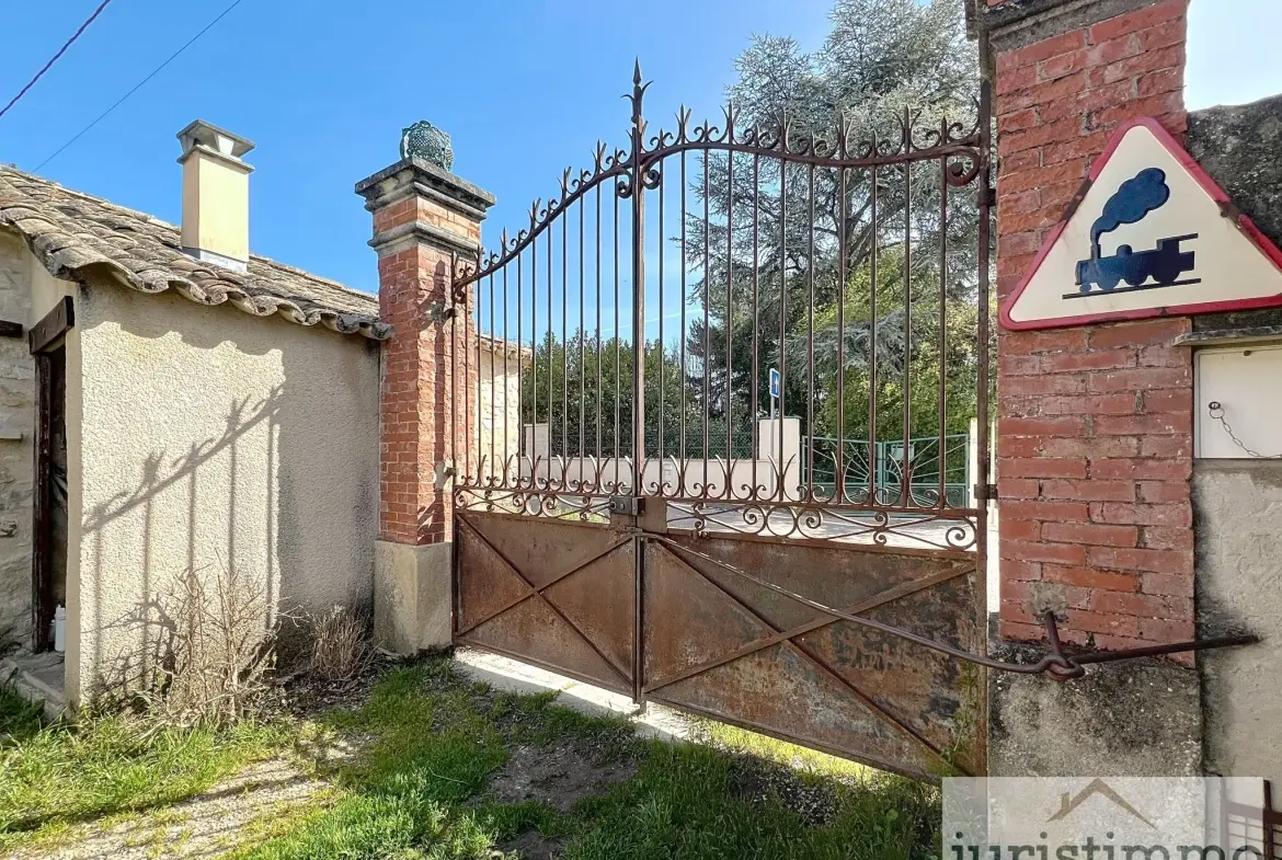 Maison en pierre avec jardin, dépendances et garage à Vaison-la-Romaine 