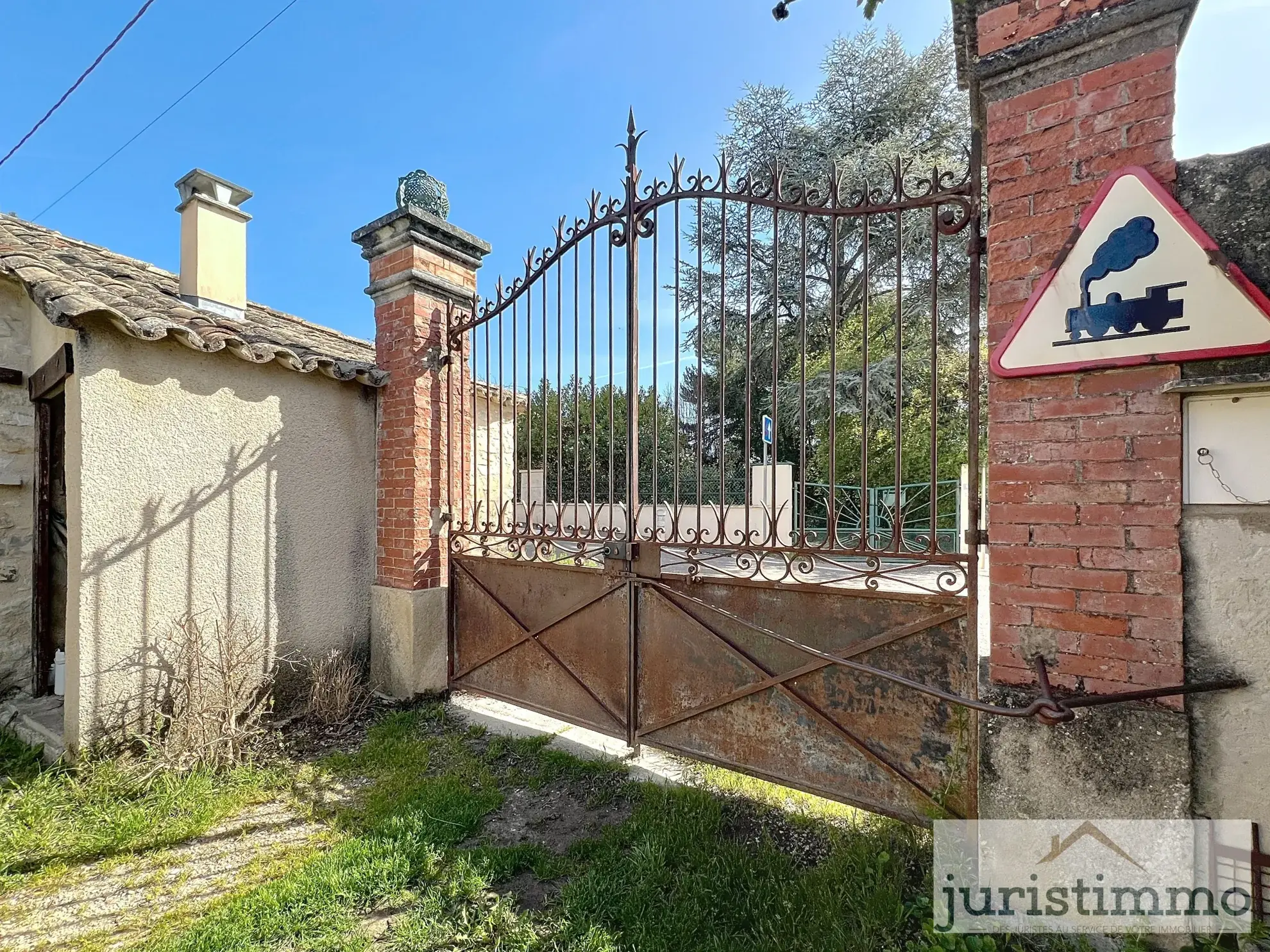 Maison en pierre avec jardin, dépendances et garage à Vaison-la-Romaine 