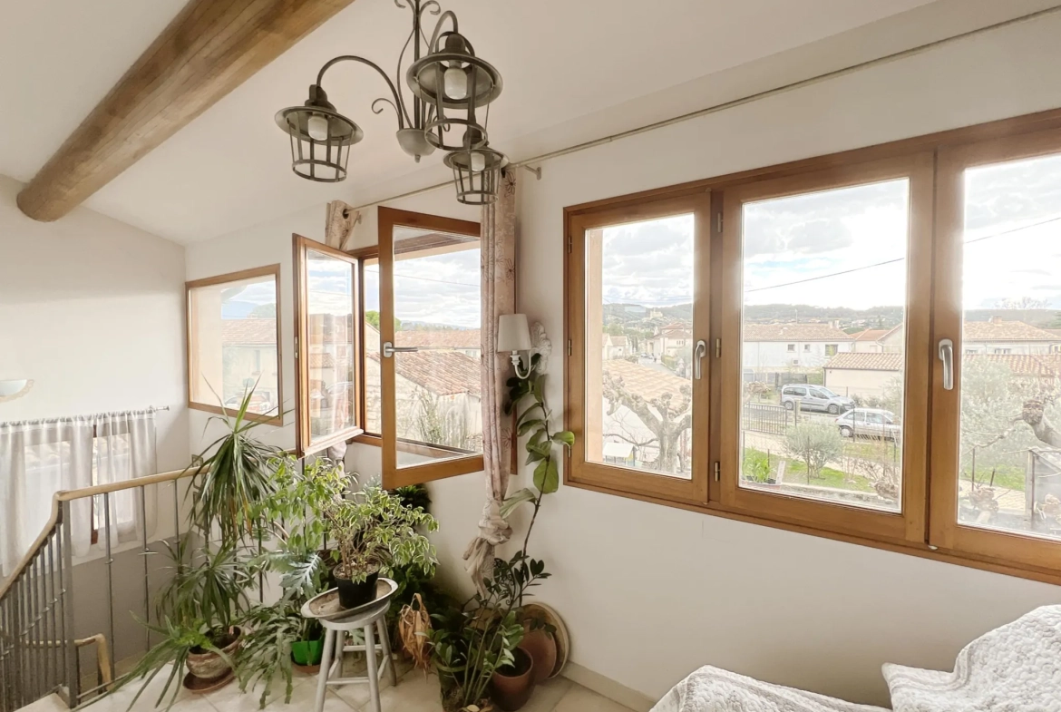 Maison en pierre avec jardin, dépendances et garage à Vaison-la-Romaine 