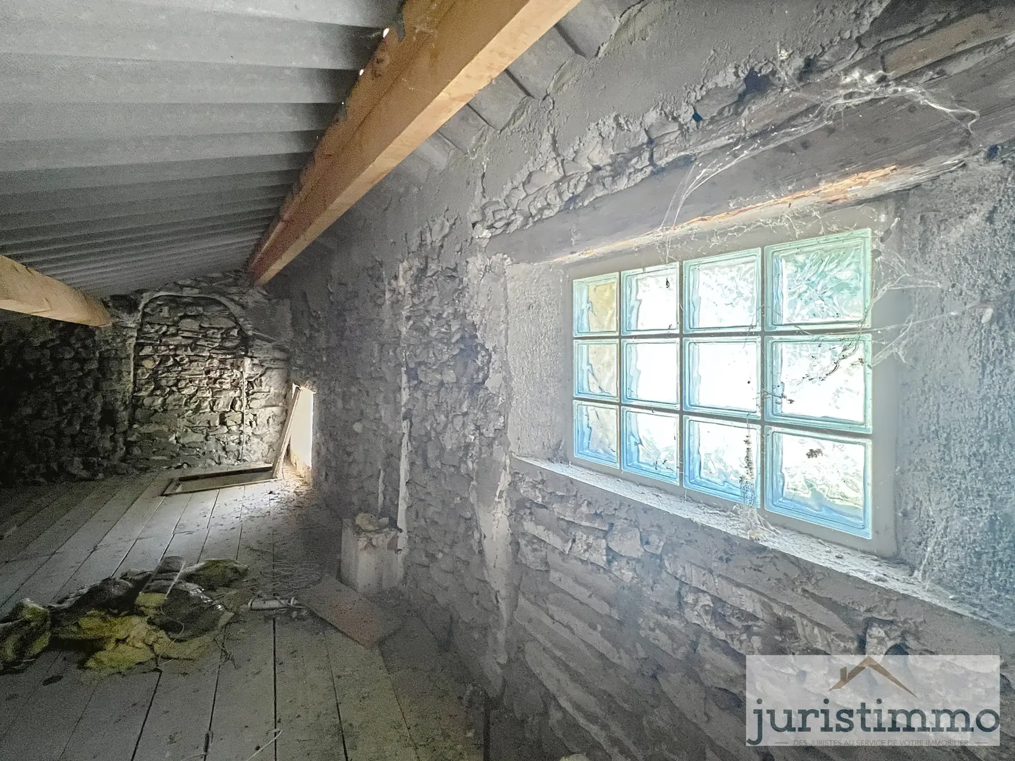 Maison en pierre avec jardin, dépendances et garage à Vaison-la-Romaine 