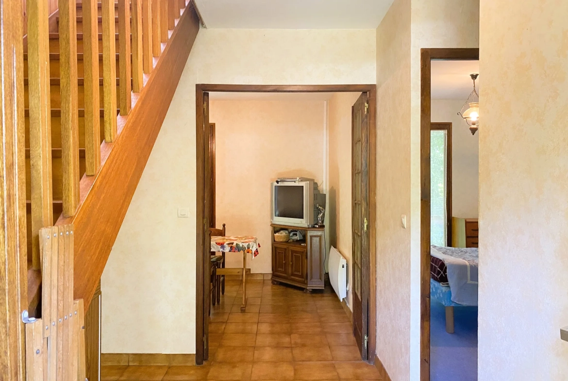 Maison à vendre dans domaine privé à Bazoches-sur-le-Betz (45) - 2 chambres, jardin, équipements sportifs 