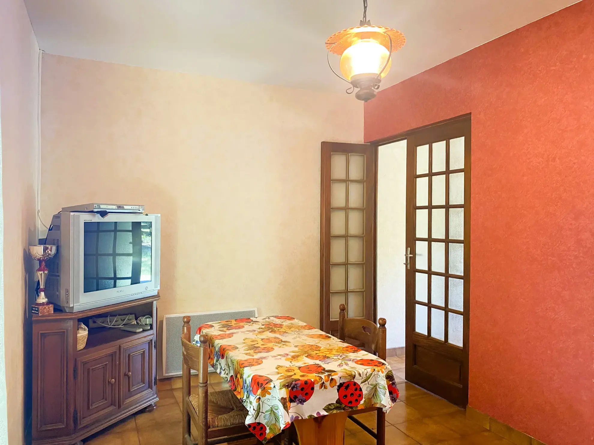 Maison à vendre dans domaine privé à Bazoches-sur-le-Betz (45) - 2 chambres, jardin, équipements sportifs 