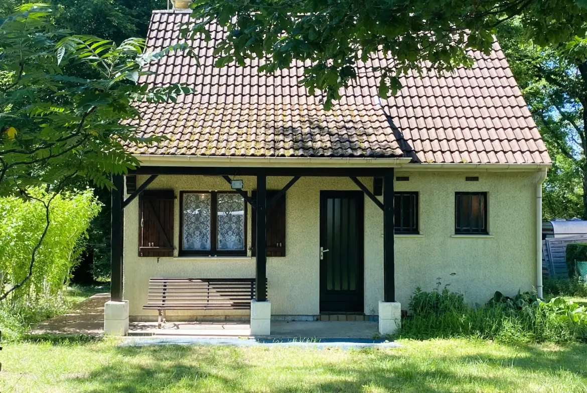 Maison à vendre dans domaine privé à Bazoches-sur-le-Betz (45) - 2 chambres, jardin, équipements sportifs 