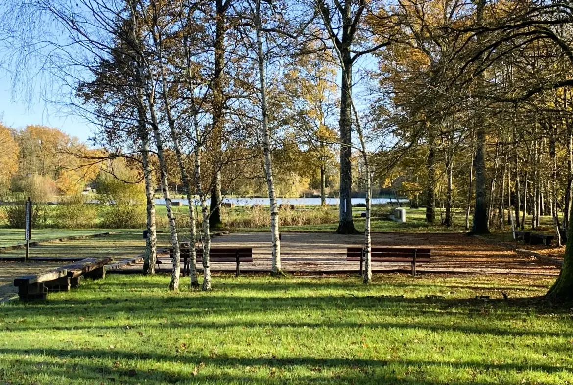 Maison à vendre dans domaine privé à Bazoches-sur-le-Betz (45) - 2 chambres, jardin, équipements sportifs 