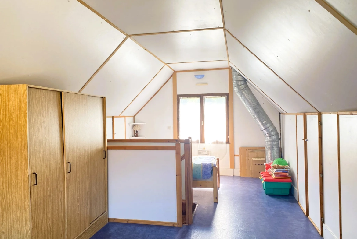 Maison à vendre dans domaine privé à Bazoches-sur-le-Betz (45) - 2 chambres, jardin, équipements sportifs 