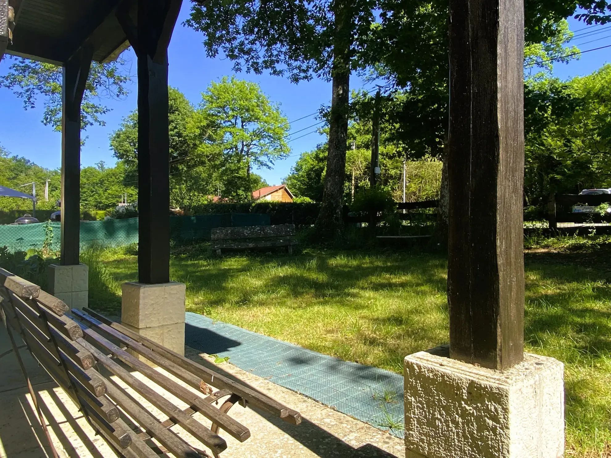 Maison à vendre dans domaine privé à Bazoches-sur-le-Betz (45) - 2 chambres, jardin, équipements sportifs 