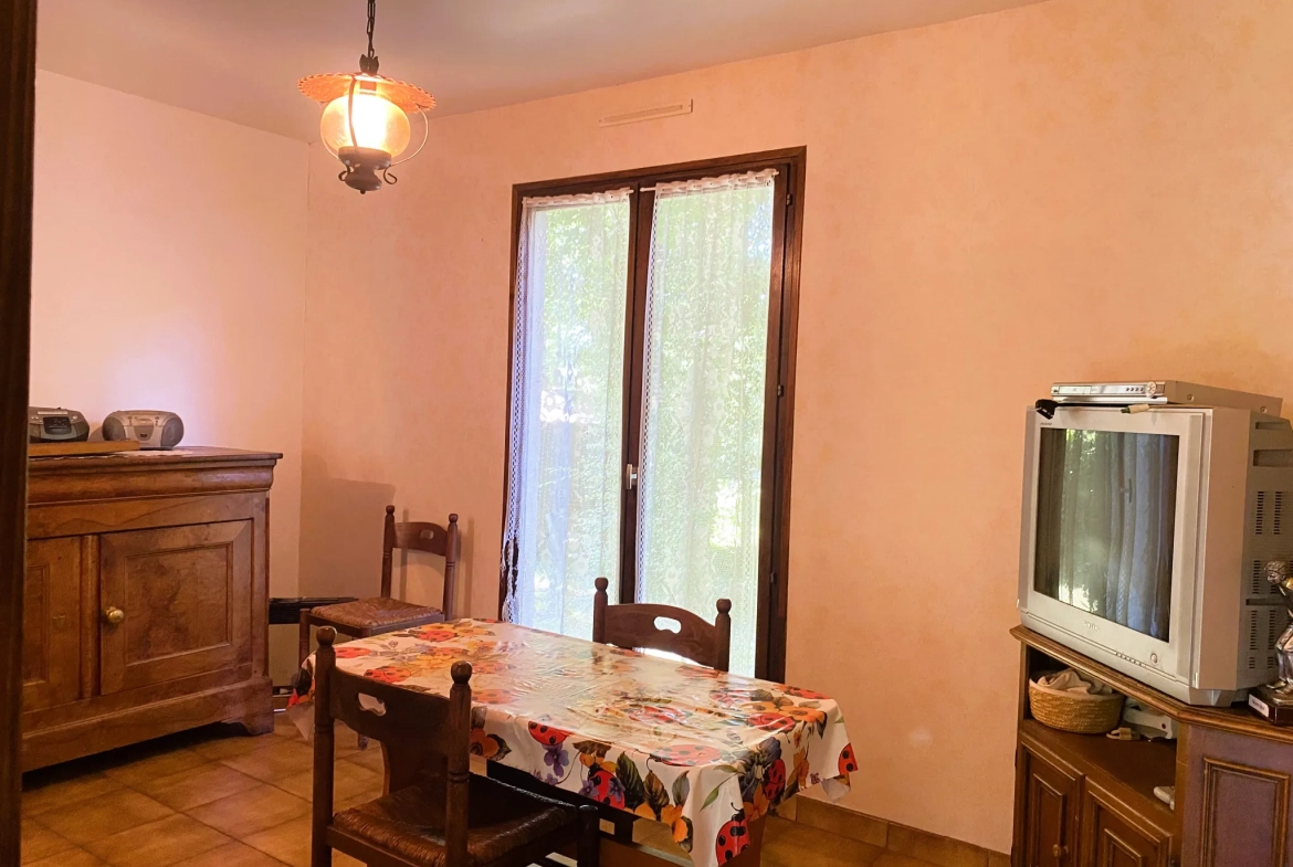 Maison à vendre dans domaine privé à Bazoches-sur-le-Betz (45) - 2 chambres, jardin, équipements sportifs 