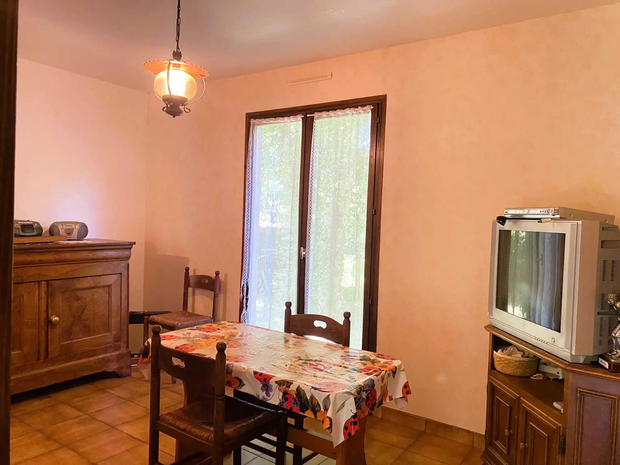 Maison à vendre dans domaine privé à Bazoches-sur-le-Betz (45) - 2 chambres, jardin, équipements sportifs 
